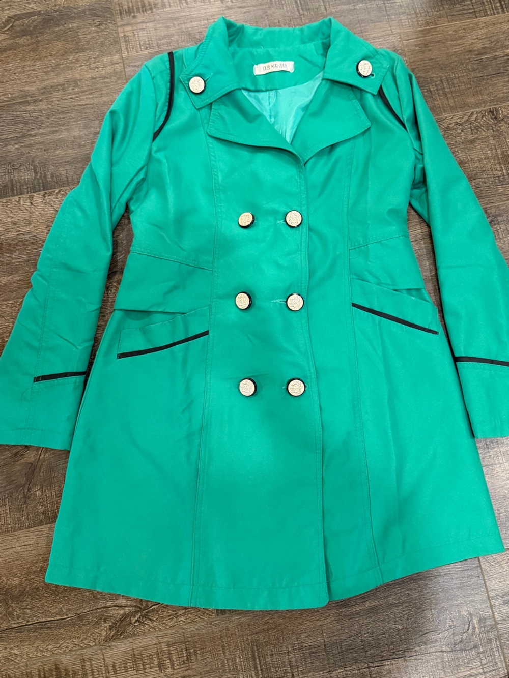 Size 2. Green Double-Breasted Trench Coat. Navy accented pockets. Silver buttons - Picture 10 of 13